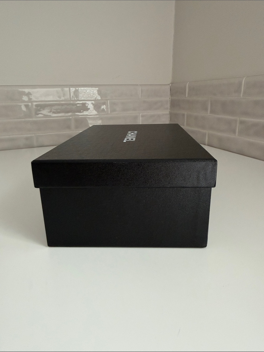 CHANEL Black and White Logo Gift Box - Picture 3 of 16